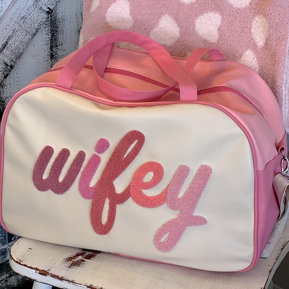 Jadelynn Brooke travel bag - Picture 1 of 1
